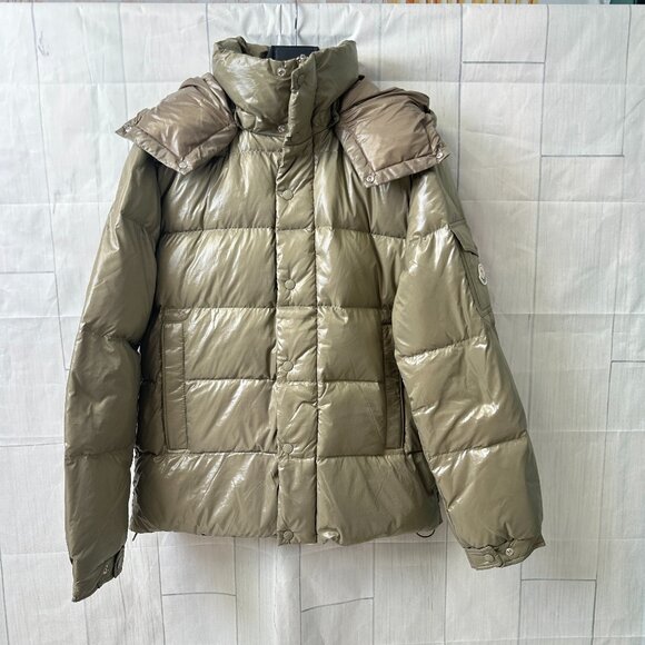 This Moncler down jacket is labeled as a men's style, but it's also suitable for - Picture 1 of 7